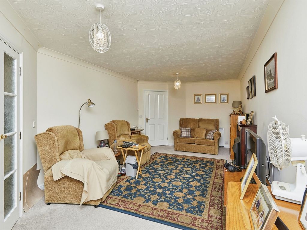 1 bed flat for sale in Kedleston Road, Allestree, Derby DE22, £75,000