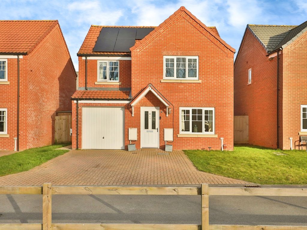 4 bed detached house for sale in Coldham Grove, Wymondham NR18, £375,000