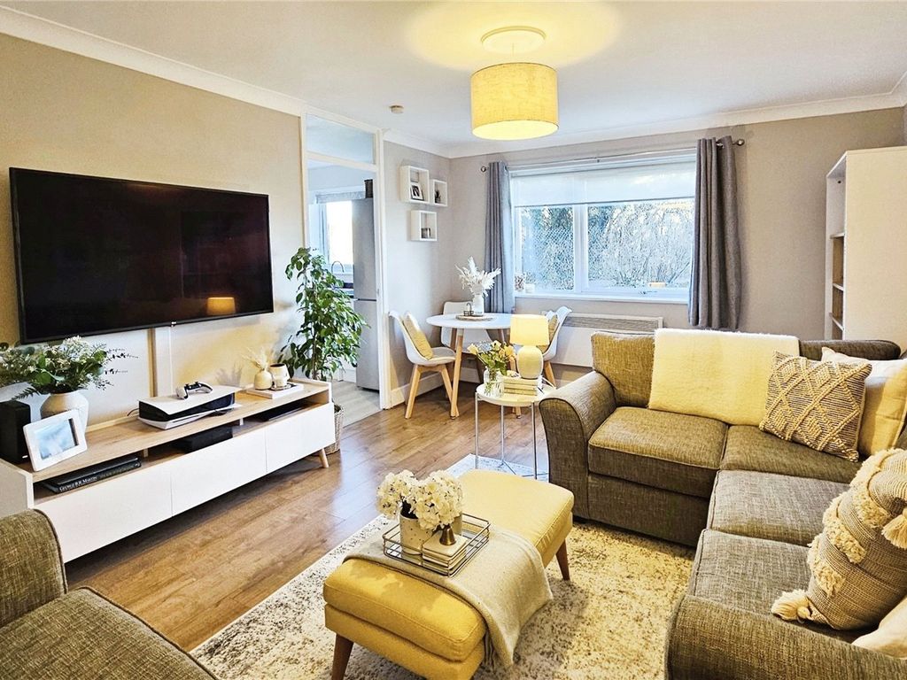 2 bed flat for sale in Arkley Road, Hemel Hempstead, Hertfordshire HP2, £250,000