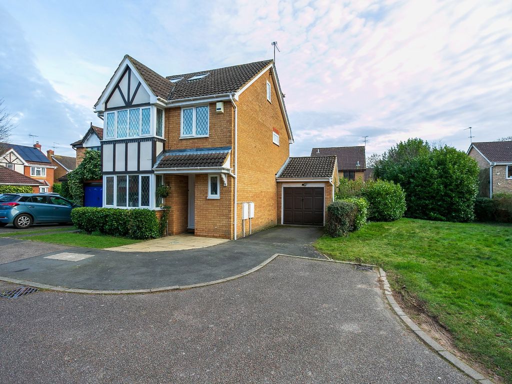4 bed detached house for sale in Shackleton Way, Abbots Langley, Hertfordshire WD5, £750,000
