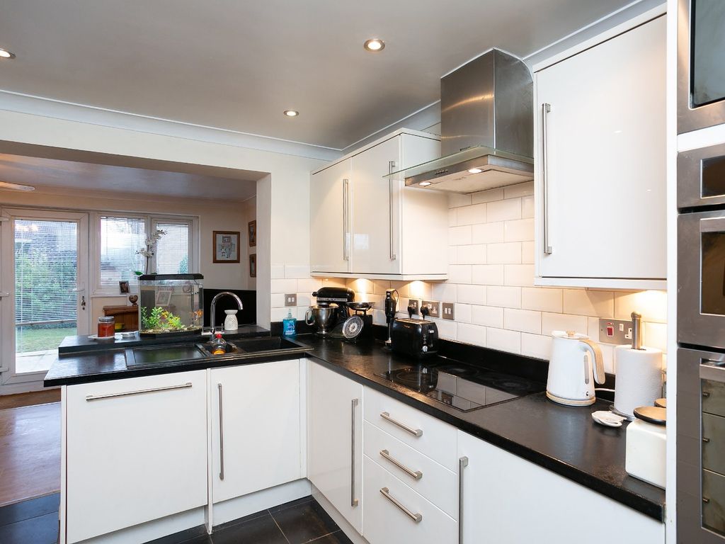 4 bed detached house for sale in Shackleton Way, Abbots Langley, Hertfordshire WD5, £750,000