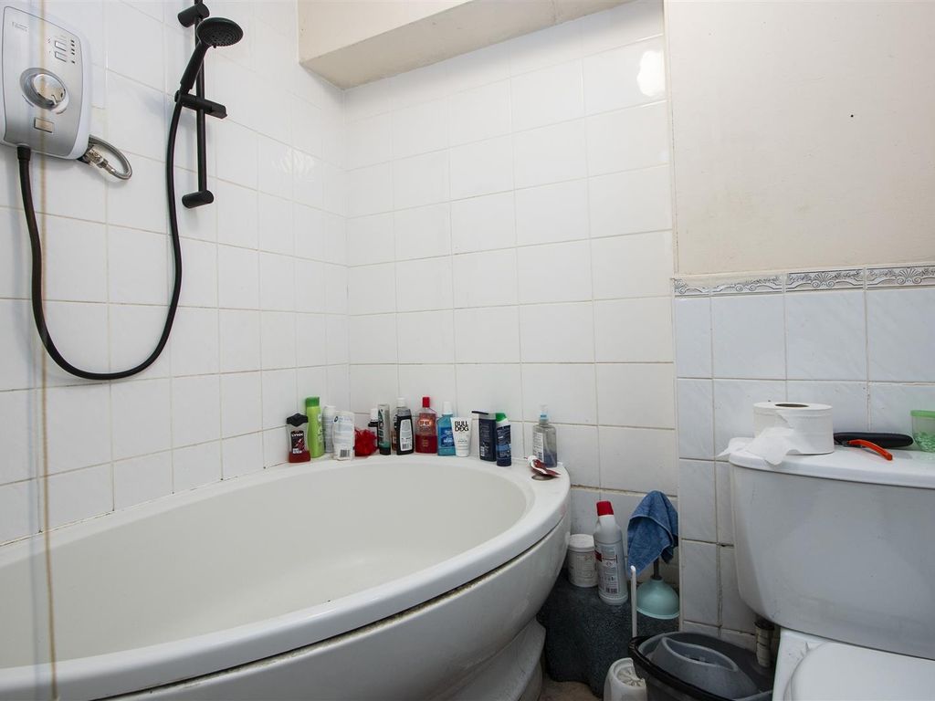 2 bed maisonette for sale in Sutherland Drive, Colliers Wood, London SW19, £310,000