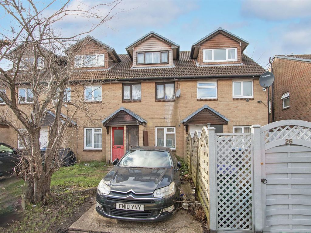 2 bed maisonette for sale in Sutherland Drive, Colliers Wood, London SW19, £310,000