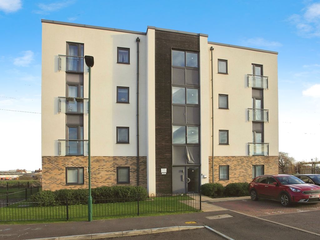 2 bed flat for sale in Hartley Avenue, Peterborough PE1, £150,000