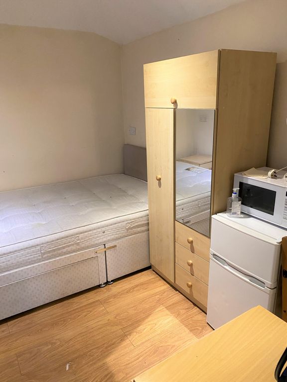 Studio to rent in Midholm, Wembley, Greater London HA9, £975 pcm