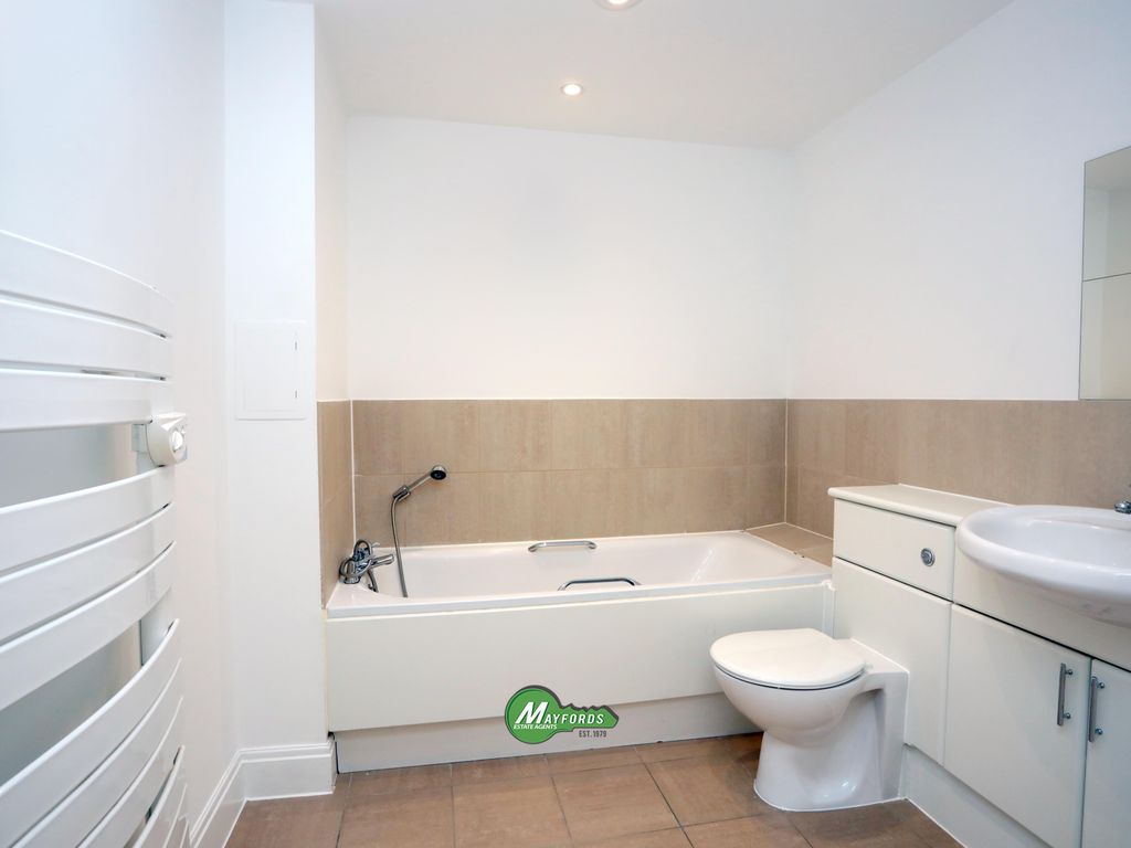 2 bed flat to rent in Pembroke House, 71, Kings Avenue, London, London SW4, £2,700 pcm