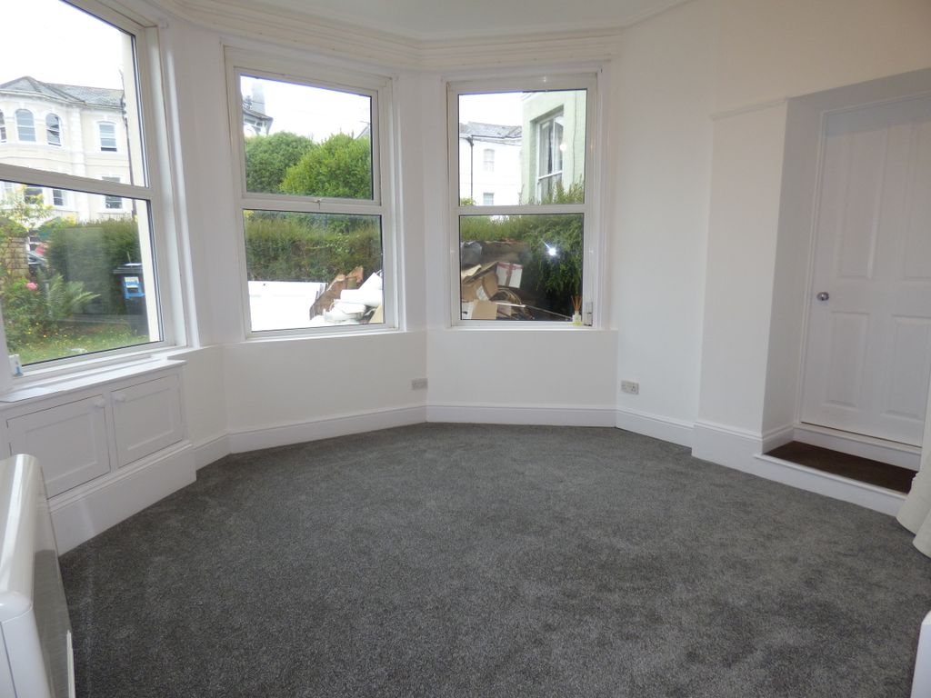 Studio to rent in Barton Crescent, Dawlish EX7, £660 pcm