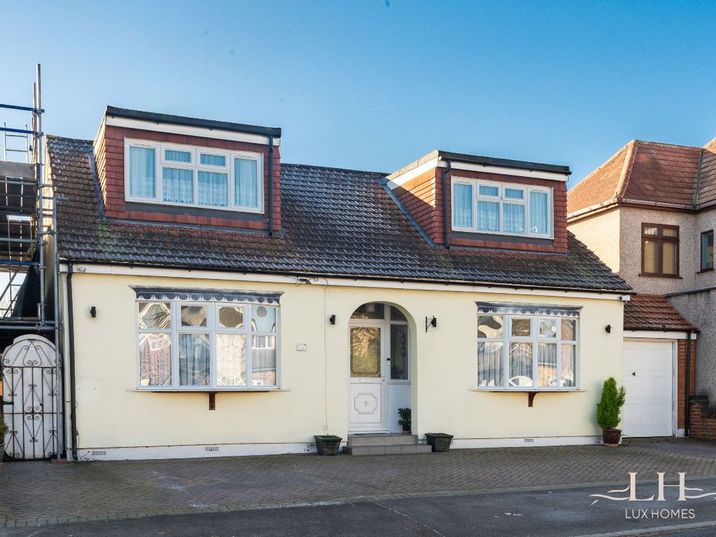 4 bed detached bungalow for sale in The Lodge, Hornchurch Road, Hornchurch RM11, £700,000