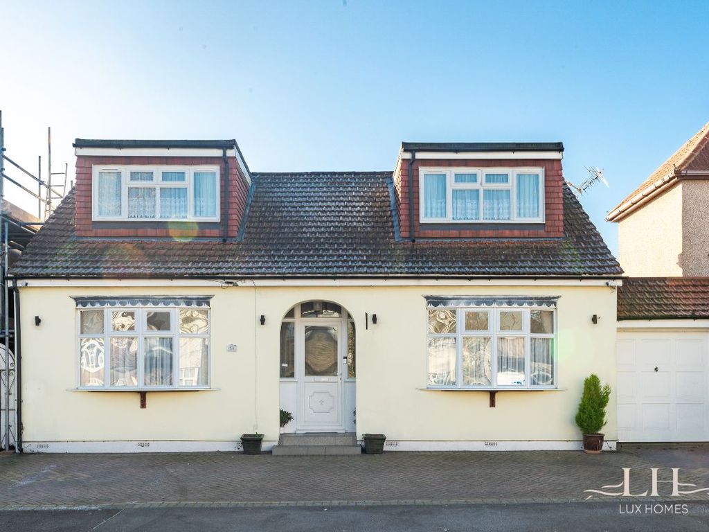 4 bed detached bungalow for sale in The Lodge, Hornchurch Road, Hornchurch RM11, £700,000