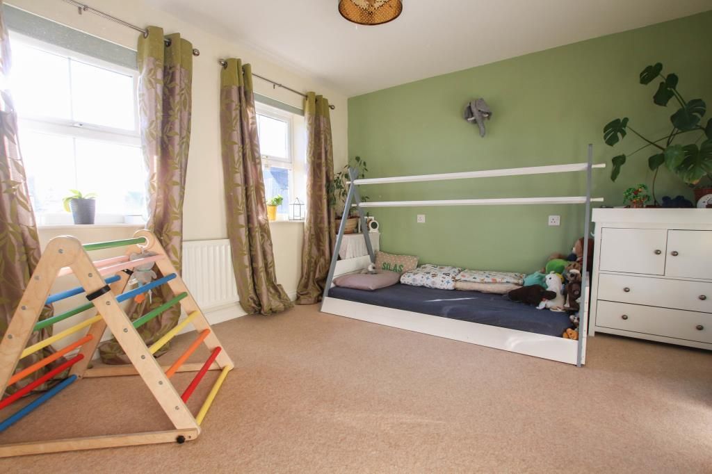 3 bed town house for sale in Kings Avenue, Ely CB7, £335,000