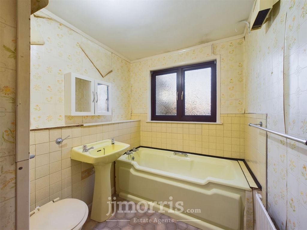 3 bed detached bungalow for sale in Brynhoffnant, Llandysul SA44, £150,000