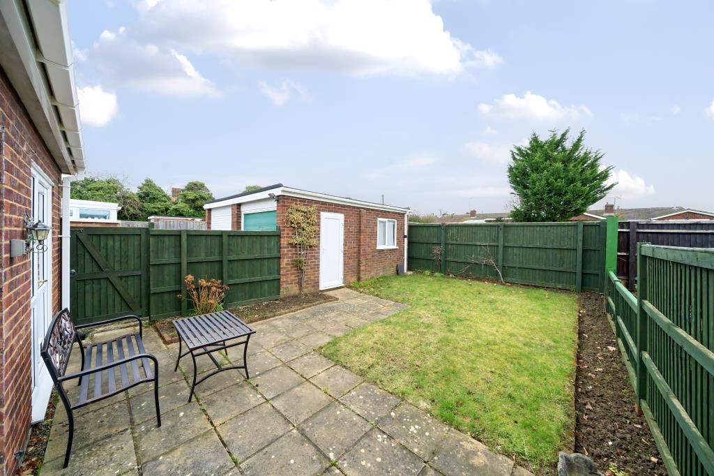 2 bed bungalow for sale in Thame, Oxfordshire OX9, £425,000