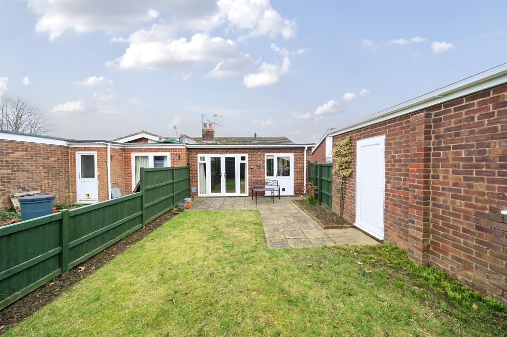 2 bed bungalow for sale in Thame, Oxfordshire OX9, £425,000