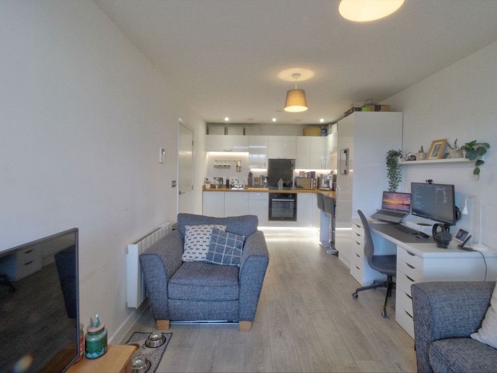 1 bed flat for sale in Flat, Edinburgh House, Edinburgh Gate, Harlow CM20, £190,000