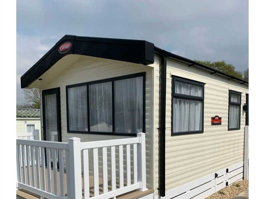 2 bed mobile/park home for sale in Cranborne Road, Furzehill, Wimborne BH21, £49,999