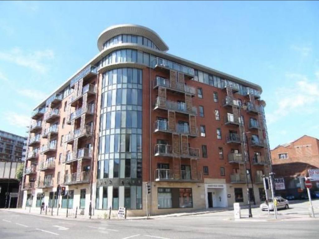 2 bed flat for sale in Salford Approach, Salford M3, £190,000