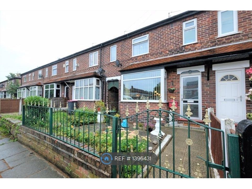 3 bed terraced house to rent in Bradburn Street, Eccles, Manchester M30, £1,100 pcm