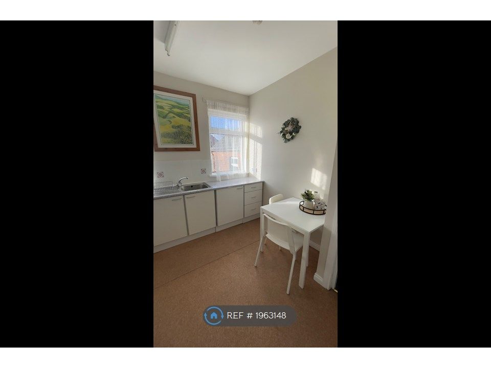 1 bed flat to rent in Upper Newtownards Road, Belfast BT4, £700 pcm