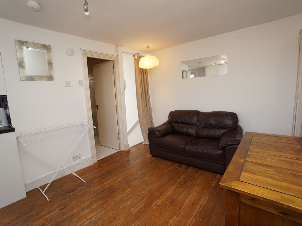 2 bed flat to rent in Essex Road, London N1, £2,500 pcm