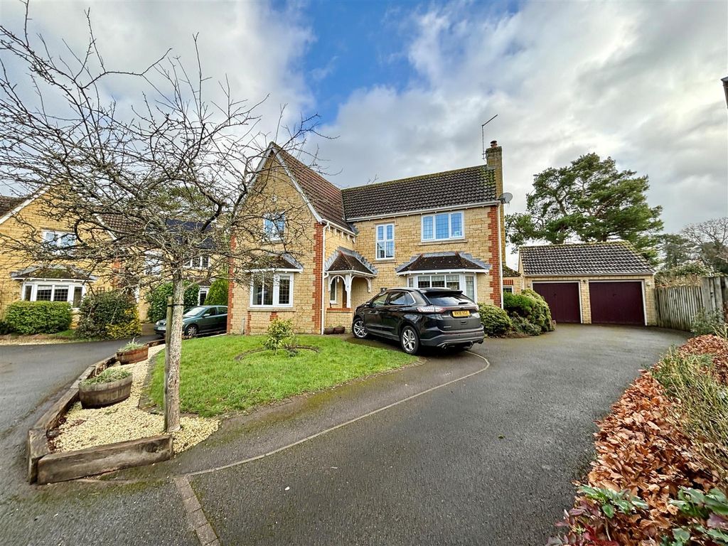 4 bed detached house for sale in The Folly, Derry Hill, Calne SN11, £725,000