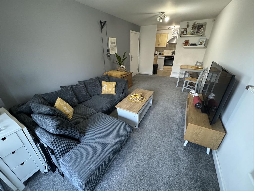 1 bed flat for sale in The Parklands, Court Drive, Dunstable LU5, £160,000