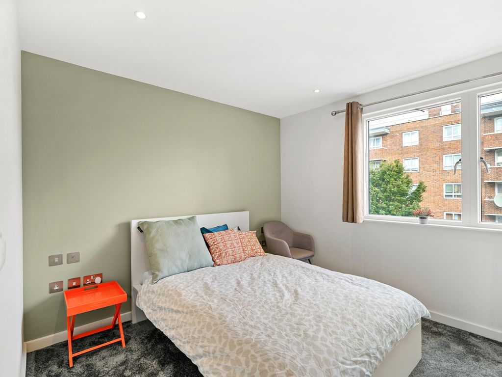 2 bed flat to rent in Abbey Road, St John's Wood NW8, £3,900 pcm