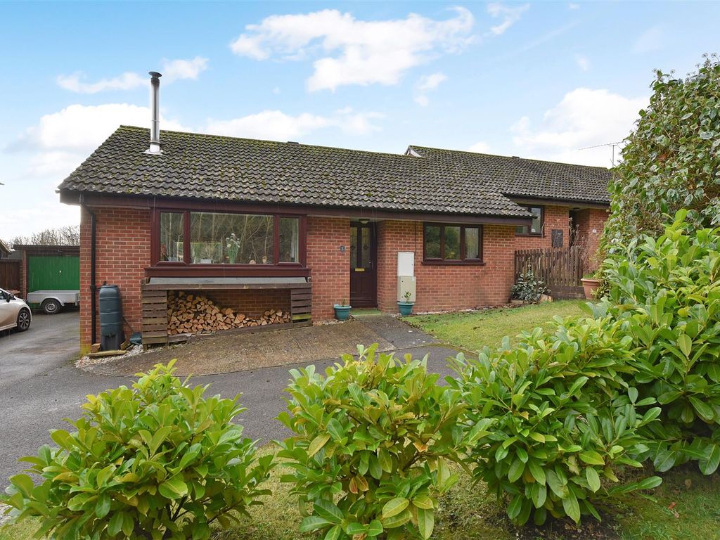 2 bed semi-detached bungalow for sale in Station Hill, Overton, Basingstoke RG25, £435,000