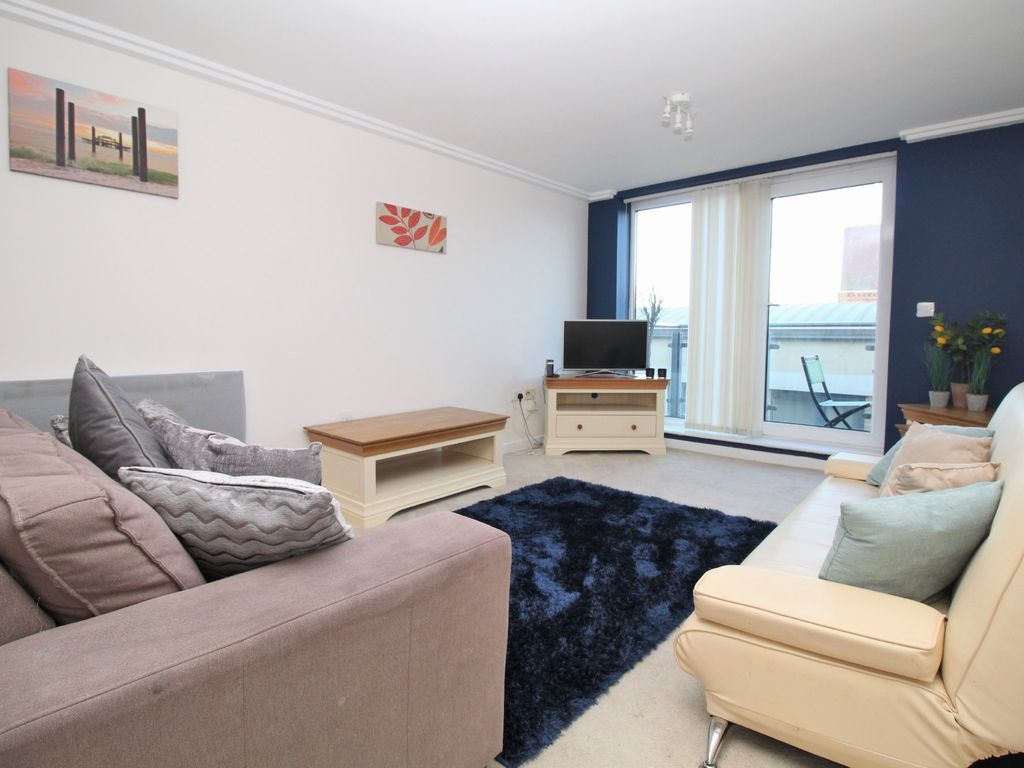 2 bed flat for sale in Kingscote Way, Brighton BN1, £375,000