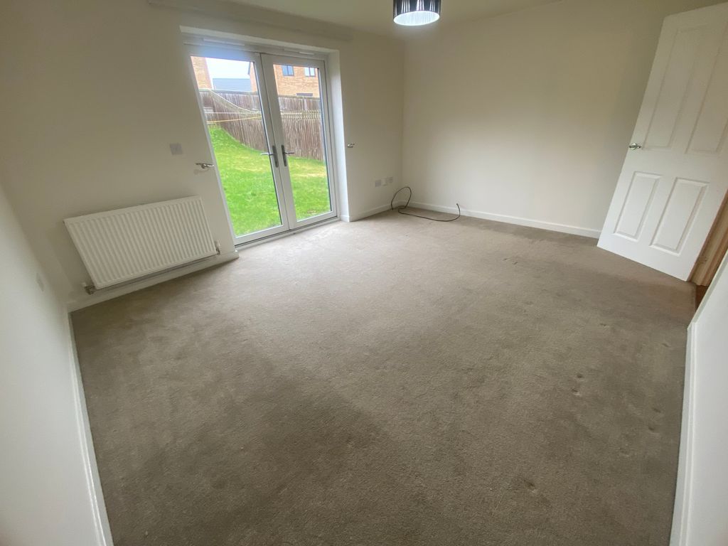 3 bed property to rent in Roberts Road, Edlington, Doncaster DN12, £950 pcm