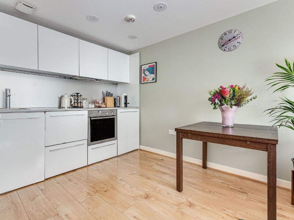 2 bed flat for sale in Essex Road, London N1, £500,000
