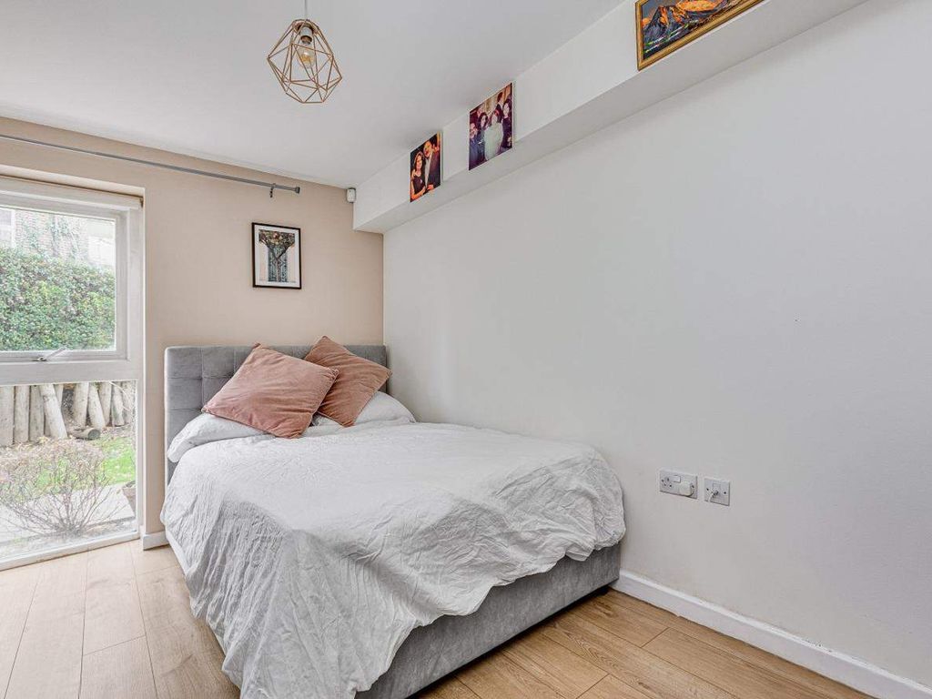 2 bed flat for sale in Essex Road, London N1, £500,000