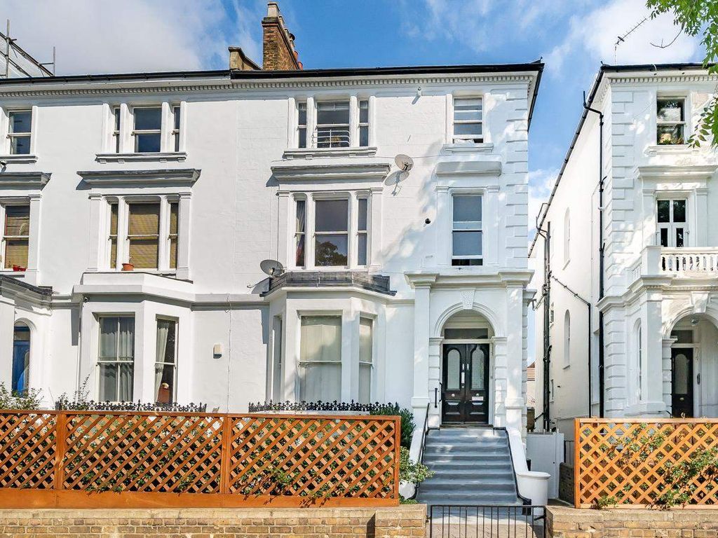2 bed flat for sale in Abbey Road, London NW6, £700,000