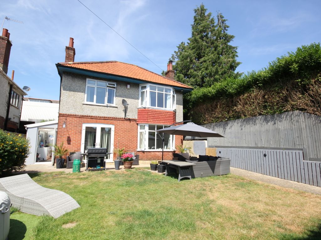 4 bed detached house for sale in Muscliffe Road, Bournemouth BH9, £400,000