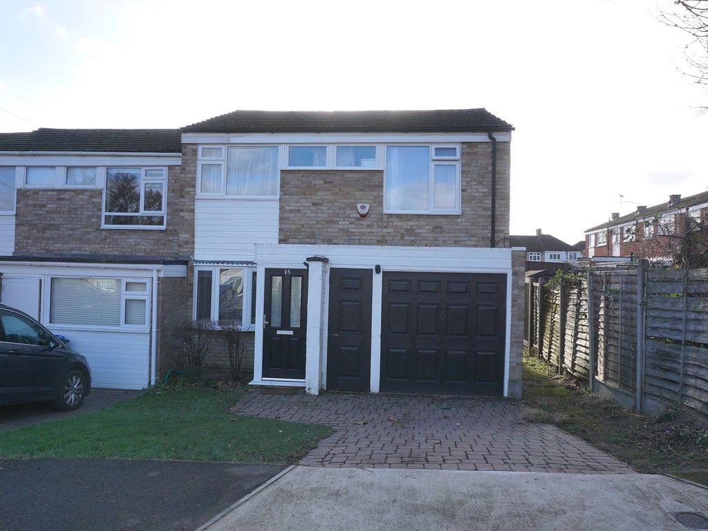 3 bed end terrace house for sale in Angus Close, Chessington, Surrey. KT9, £475,000