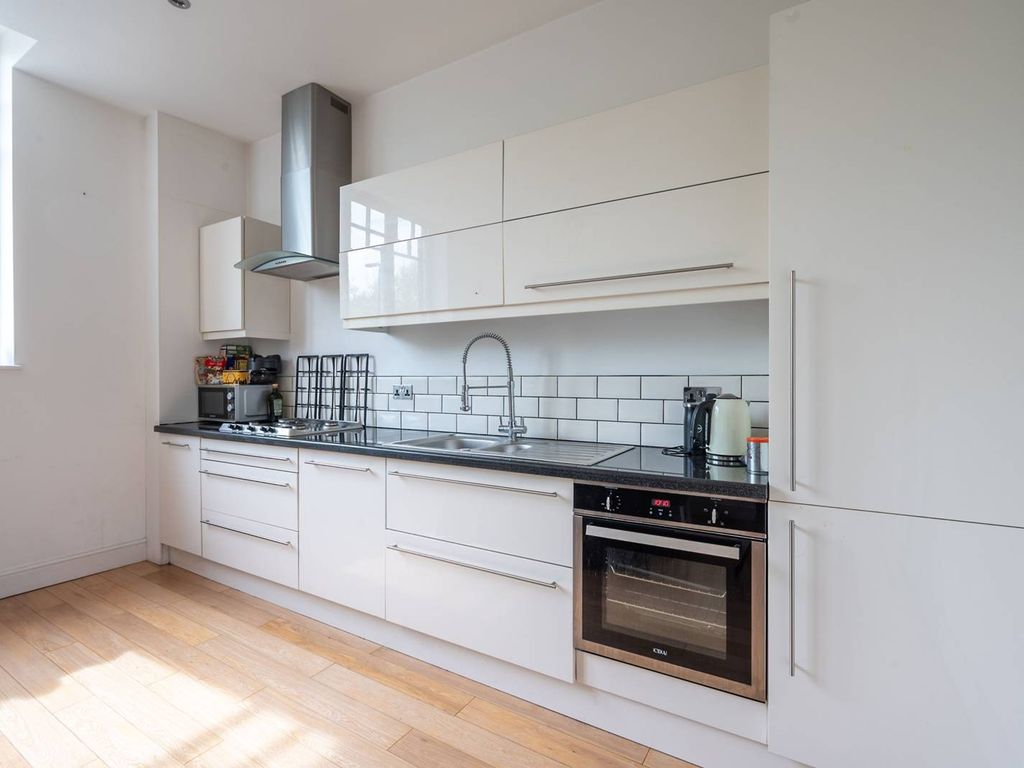 2 bed flat for sale in West Hill, West Hill, London SW15, £600,000