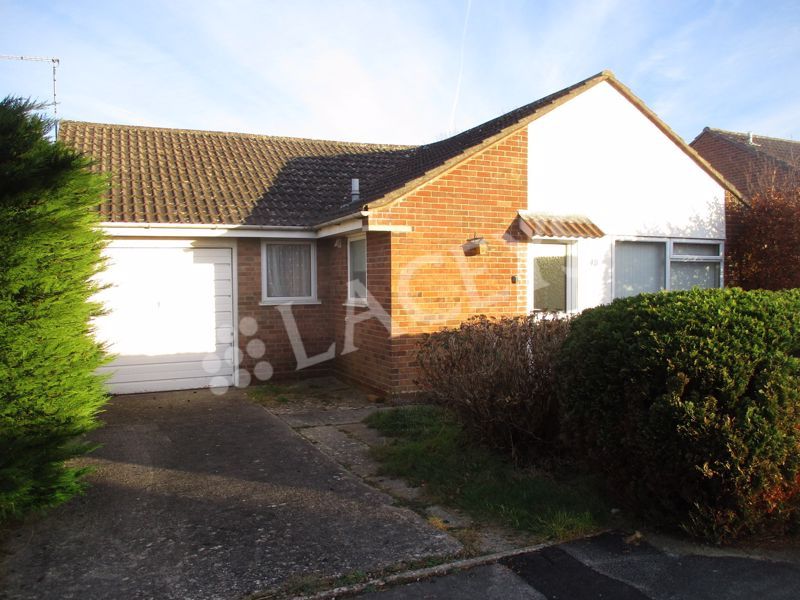 3 bed detached bungalow to rent in Trent Close, Yeovil BA21, £1,200 pcm