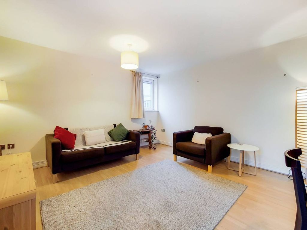 2 bed flat to rent in Tideslea Tower, Thamesmead, London SE28, £2,200 pcm