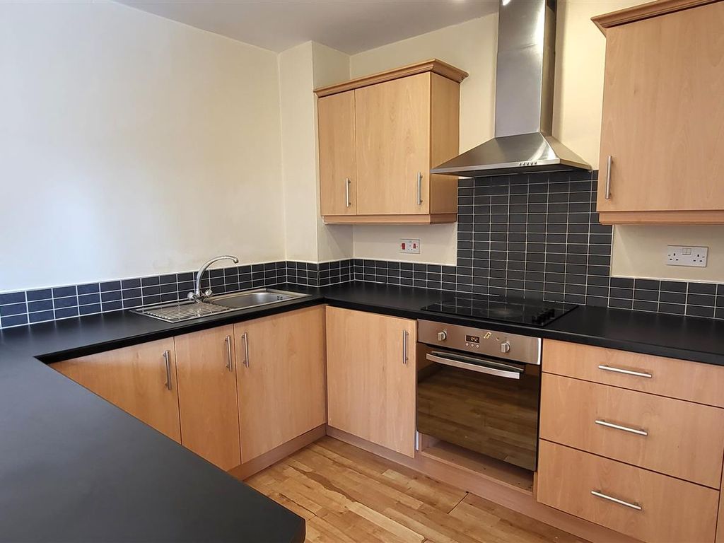 1 bed flat for sale in New Hall Lane, Preston PR1, £85,000