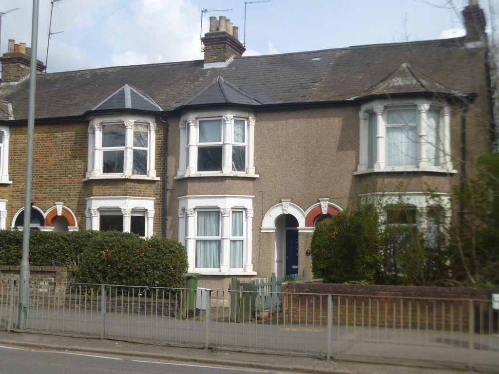 3 bed terraced house to rent in Crossbrook Street, Waltham Cross EN8, £1,925 pcm