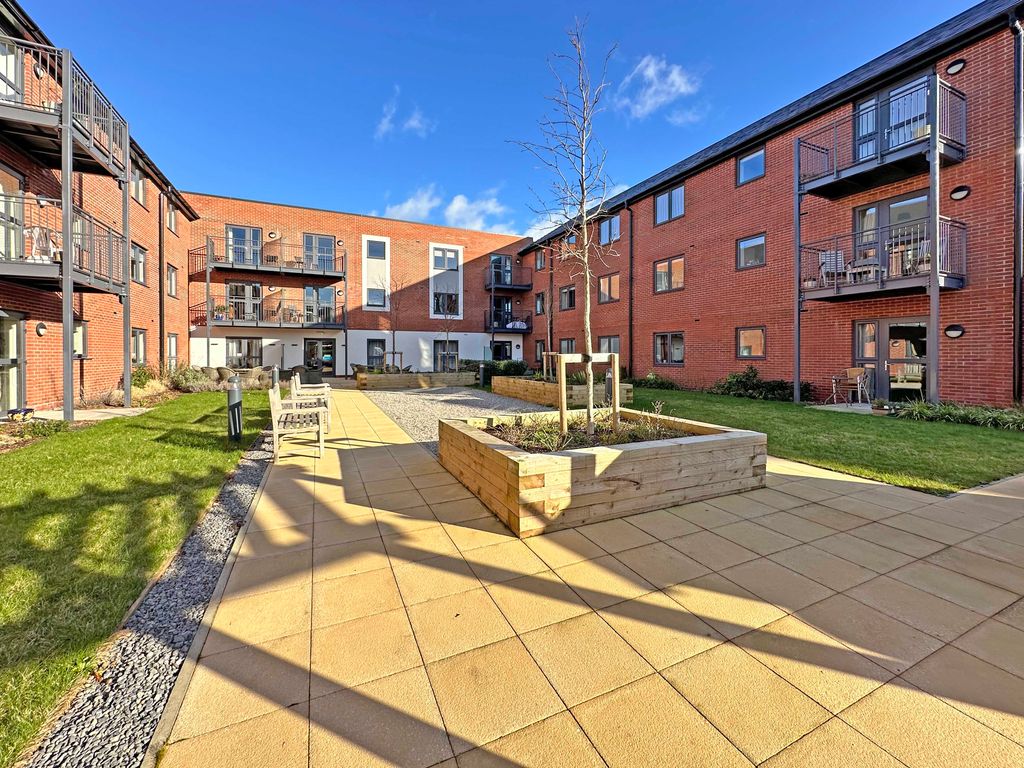 1 bed flat for sale in Bewick Avenue, Topsham, Exeter EX3, £345,000