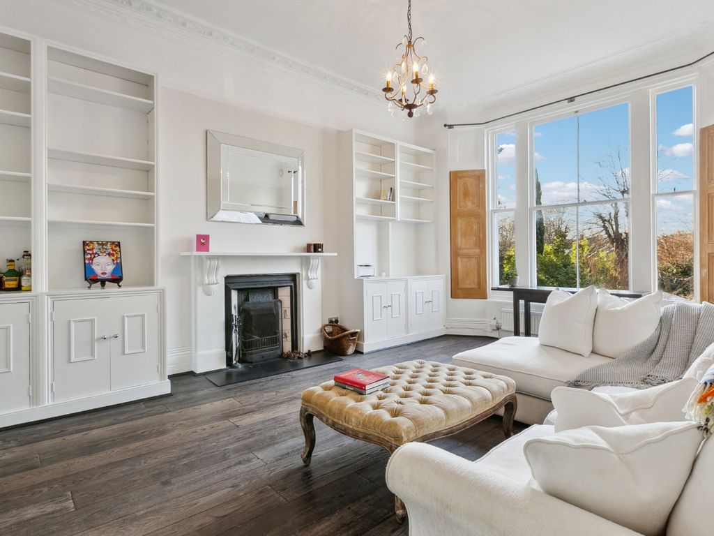 2 bed flat for sale in The Chase, London SW4, £700,000