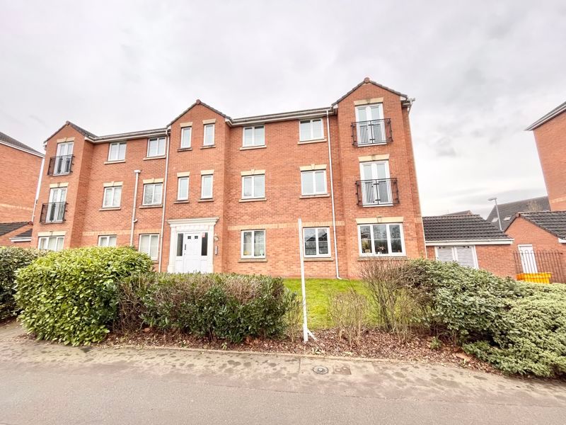 2 bed flat for sale in Moor Street, Brierley Hill DY5, £107,500