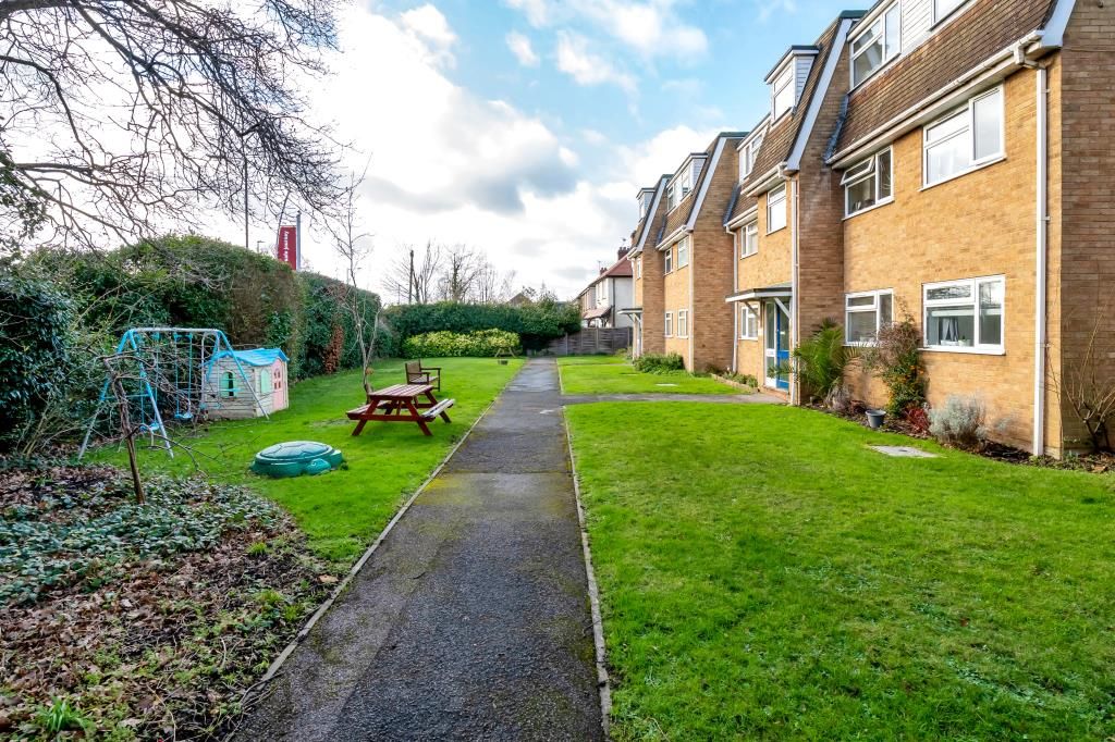 1 bed flat for sale in Chilton Court, Maidenhead SL6, £245,000