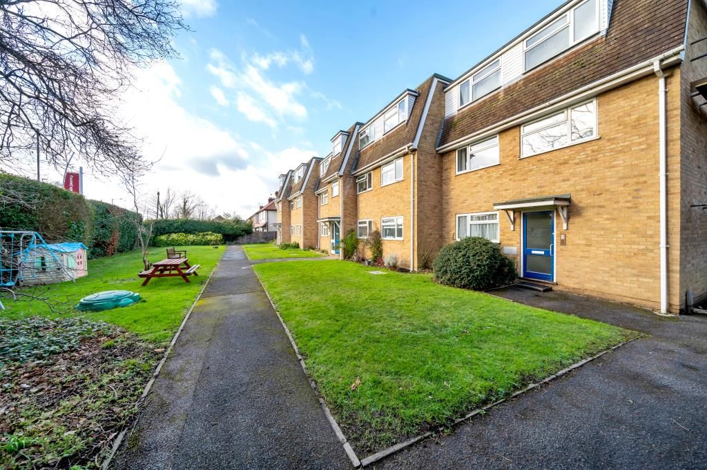 1 bed flat for sale in Chilton Court, Maidenhead SL6, £245,000