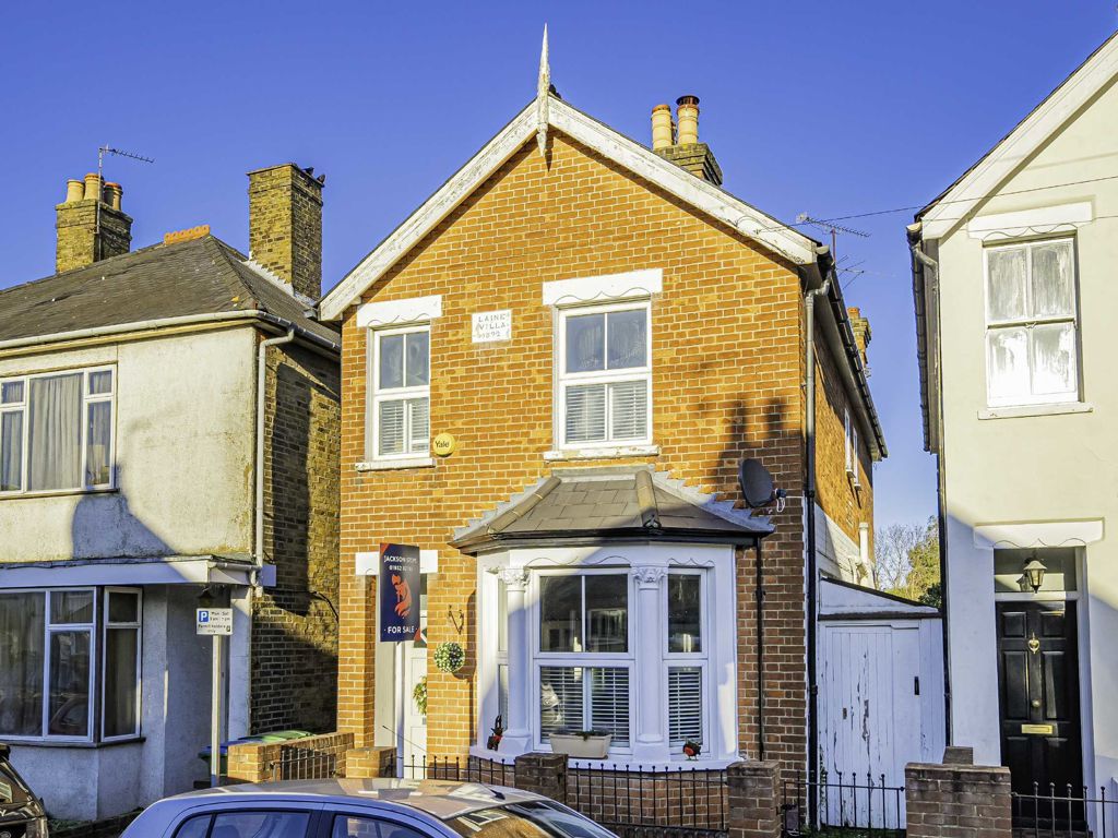 3 bed property for sale in Oakdale Road, Weybridge KT13, £800,000