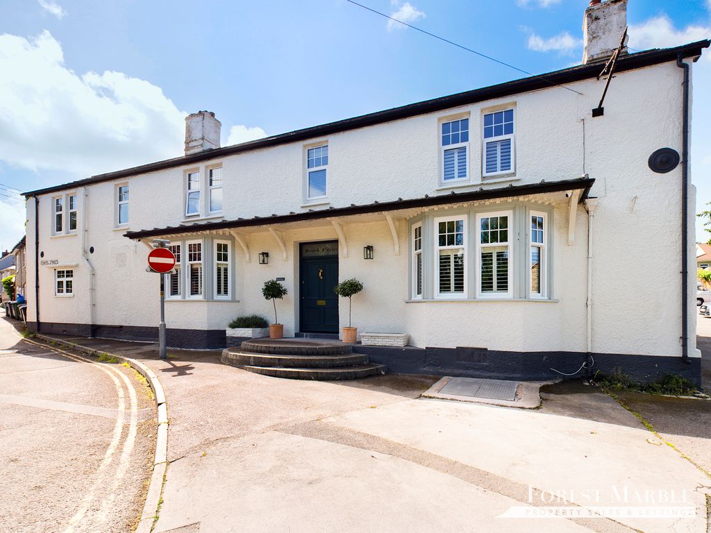 6 bed detached house for sale in Brook Street, Warminster BA12, £775,000