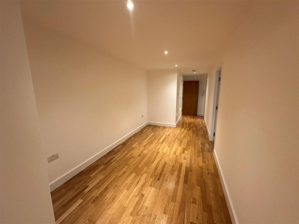 Room to rent in Brook Avenue, Wembley HA9, £1,000 pcm