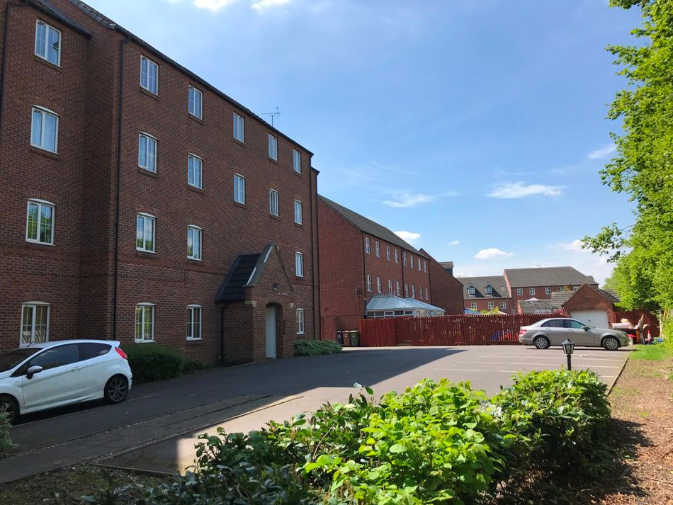2 bed flat for sale in Bridgeside Close, Brownhills, Walsall WS8, £124,950