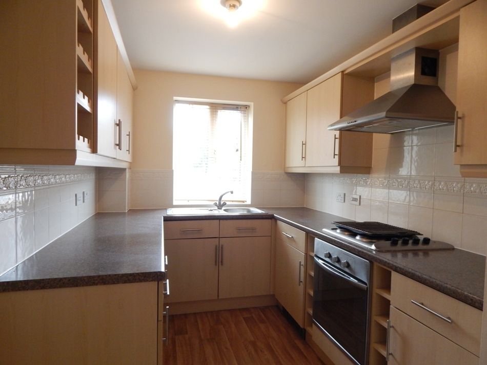 2 bed flat for sale in Bridgeside Close, Brownhills, Walsall WS8, £124,950