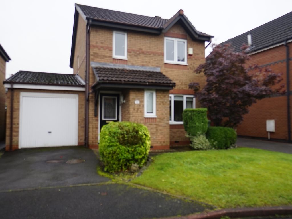 3 bed detached house for sale in Ashington Close, Wigan WN5, £250,000